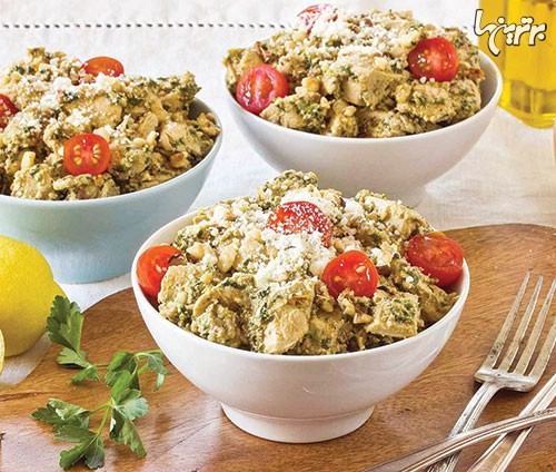 سالاد مرغ و گردو با سس پستوی پنیری سالاد مرغ و گردو با سس پستوی پنیری