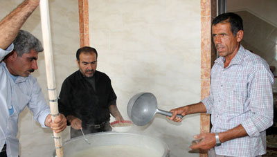 آئیین نذری روستای نظرآقا،فرهنگ زندگی ماه محرم, نذری دادن به عزاداران امام حسین