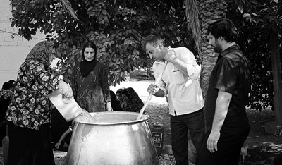 آئیین نذری روستای نظرآقا،فرهنگ زندگی آداب و رسوم مردم بوشهر, نذری دادن به عزاداران امام حسین
