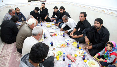آئیین نذری روستای نظرآقا،فرهنگ زندگی ماه محرم, نذری دادن به عزاداران امام حسین