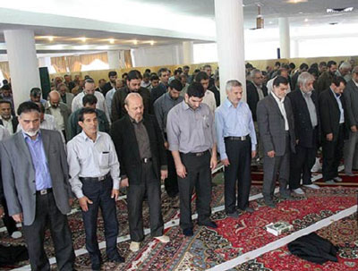 نماز،نماز خواندن فاصله زن و مرد در نماز ,فاصله زن و مرد در نماز