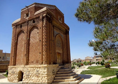 گنبد سرخ در مراغه دیدنی های مراغه