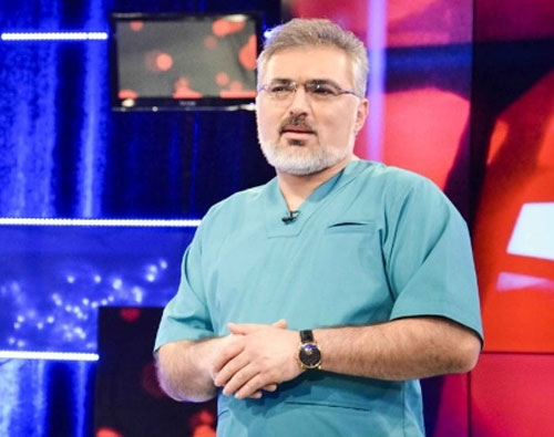 پزشکی که از «فرزاد حسنی» کم نمی آورد! پزشکی که از «فرزاد حسنی» کم نمی آورد!