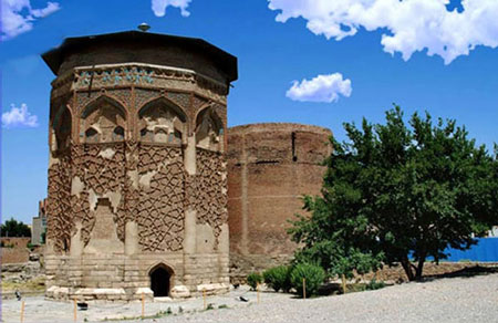 مقبره مادر هلاکو در مراغه دیدنی های مراغه