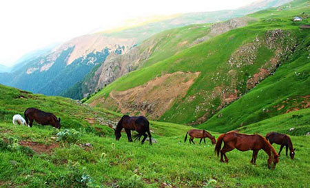 منطقه ییلاقی سوباتان،سفره خانه سنتی سوباتان سوباتان,تور سوباتان