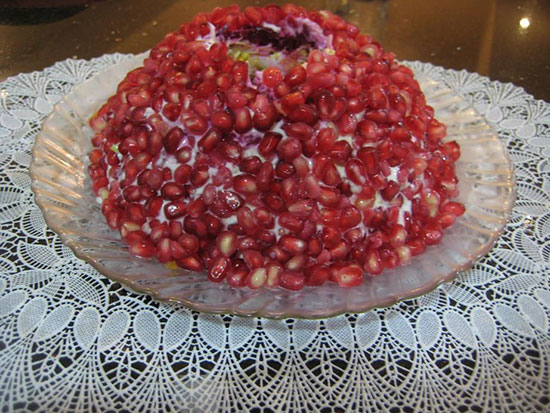 طرز تهیه سالاد انار به شکل حلقه طرز تهیه سالاد انار به شکل حلقه