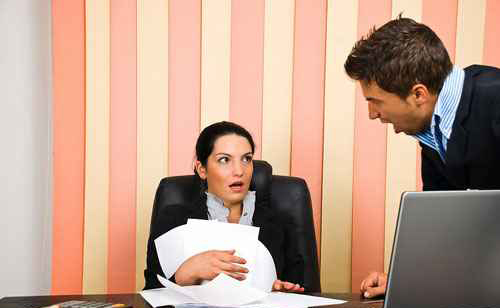 با بازخوردهای منفی مدیرمان چه کنیم؟ با بازخوردهای منفی مدیرمان چه کنیم؟