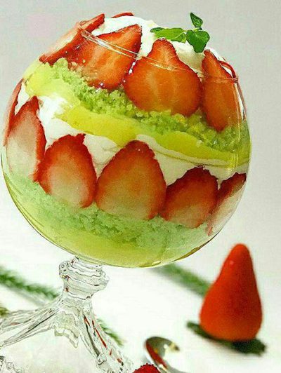 مواد لازم برای ترایفل توت فرنگی،طرز درست کردن ترایفل توت فرنگی ترایفل توت فرنگی,طرز تهیه ترایفل توت فرنگی