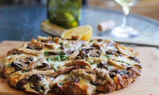 طرز تهیه پیتزا مرغ و قارچ، خوشمزه و کشدار طرز تهیه پیتزا مرغ و قارچ، خوشمزه و کشدار