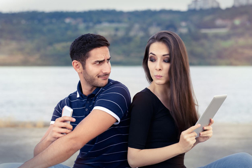 پژوهش ها درباره خیانت، خیلی دور، خیلی نزدیک پژوهش ها درباره خیانت، خیلی دور، خیلی نزدیک