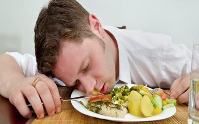 مواد غذایی بروز مسمومیت غذایی،رژیمهای خام خواری کدام غذاها باعث ایجاد مسمومیت میشوند, مواد غذایی خطرناک و بیماریزا