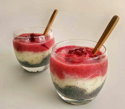 پودینگ تخم شربتی،طرز تهیه پودینگ تخم شربتی طرز تهیه پودینگ تخم شربتی لایه ای, پودینگ تخم شربتی با توت فرنگی و آناناس