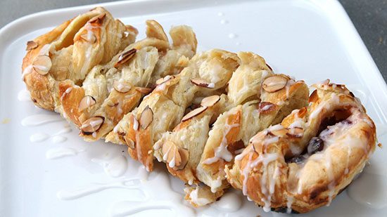 نان زغال اخته و پنیر نان زغال اخته و پنیر
