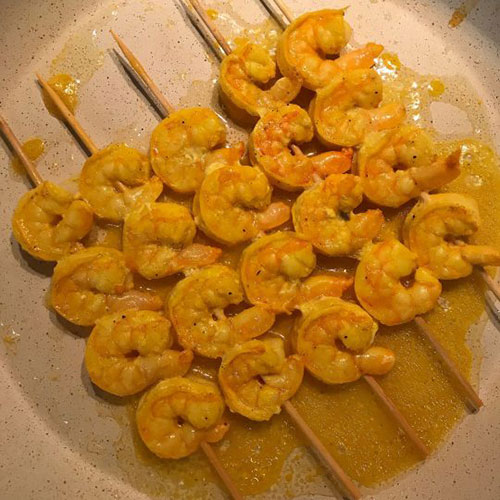 طرز تهیه میگو سیخی در ماهیتابه؛ آسونتر نداریم! طرز تهیه میگو سیخی در ماهیتابه؛ آسونتر نداریم!