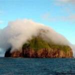 لیتلا دیمون جزیره ای همیشه ابری, لیتلا دیمون جزیره ای همیشه ابری