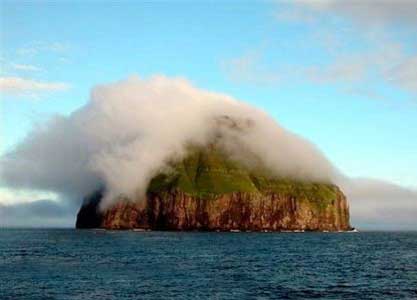 لیتلا دیمون جزیره ای همیشه ابری, لیتلا دیمون جزیره ای همیشه ابری