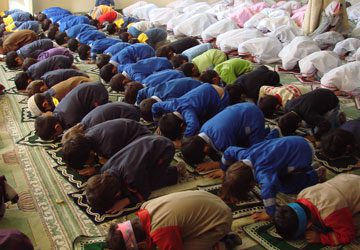 فاصله زنان و مردان در نماز, احکام ، اعمال و دانستنی های مذهبی