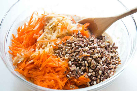 تهیه کاپ کیک سیب و هویج،مواد لازم برای کاپ کیک سیب و هویج کاپ کیک سیب و هویج,پخت کاپ کیک سیب و هویج