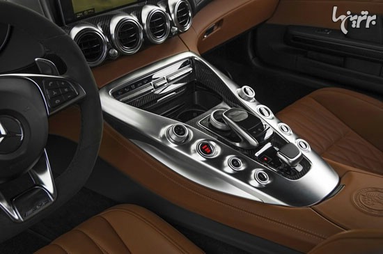 فرزند باکلاس AMG در محاصره اشرار خیابانی! فرزند باکلاس AMG در محاصره اشرار خیابانی!