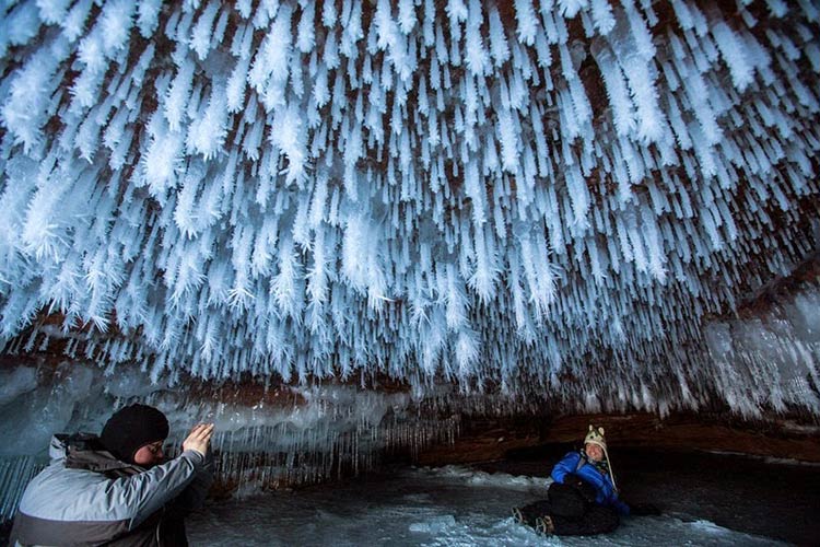 دریاچه سوپریور؛ هنرنمایی آب در غار یخی, گردشگری