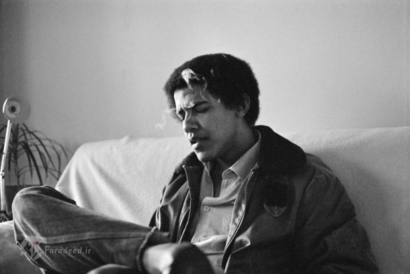 عکس - باراک اوباما حین سیگار کشیدن در دهه 70, image
