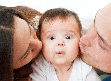 محبت به کودک،راههای محبت به کودک نوازش کودک