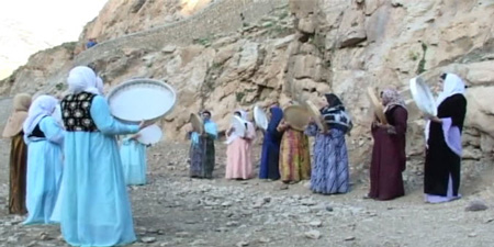 رسم و آئین قدیمی، رسوم مردم کردستان افسانه های کردستان , دف نوازی زنان