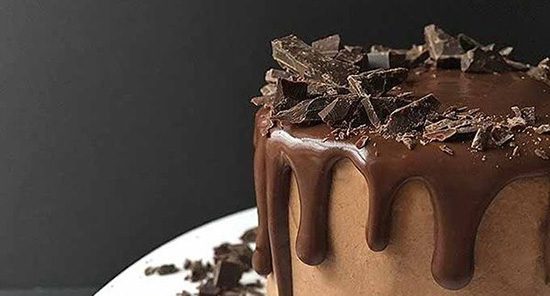 با سس گاناش شکلاتی کیک‌ها را تزئین کنید, دسر،شیرینی،مربا،نوشیدنی