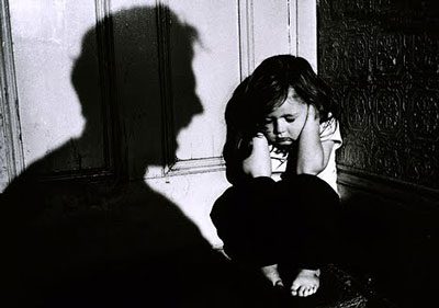 نشانه های آزار جنسی در کودکان آزار جنسی در کودکان,نشانه های آزار جنسی در کودکان,تجاوز به کودکان