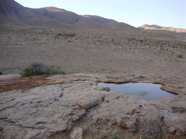جاهای دیدنی نطنز,تصاویر نطنز چشمعه های نطنز,عکس های روستای فریزهند