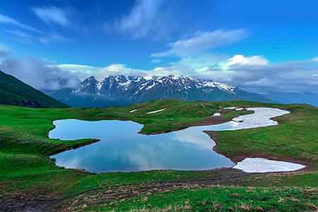 مکانهای دیدنی گرجستان دریاچه های گرجستان,زیباترین دریاچه ها,جاذبه های گردشگری گرجستان