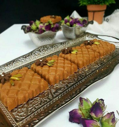 حلوای آرد نخودچی و گردو،حلوا آرد نخودچی و گردو طرز تهیه حلوای آرد نخودچی و گردو,درست کردن حلوای آرد نخودچی و گردو
