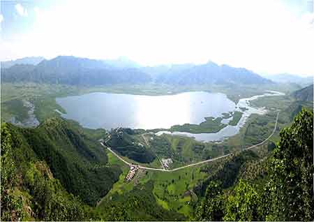 دریاچه زریوار مکان دیدنی ایران در زمستان,جاهای دیدنی ایران در زمستان,دریاچه زریوار