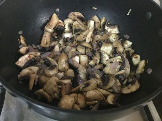 طرز تهیه پیتزا اسفناج؛ پیتزای سالم و هلثی طرز تهیه پیتزا اسفناج؛ پیتزای سالم و هلثی