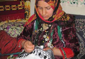 نگاهي بر سوزن دوزي در استان سمنان نگاهي بر سوزن دوزي در استان سمنان