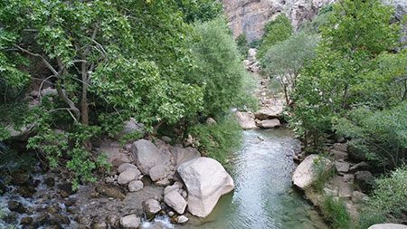 چشمه ناز یکی از بکرترین تفرجگاه های شهرستان سمیرم, به کجا سفر کنیم
