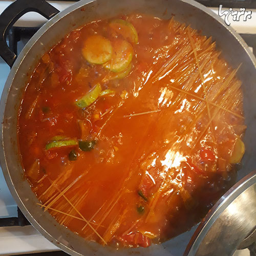 افطاری شب ششم ماه رمضان؛ پاستا با سس راتاتوئی افطاری شب ششم ماه رمضان؛ پاستا با سس راتاتوئی
