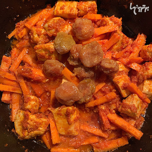 طرز تهیه خورشت هویج با مرغ و آلو، مرحلهبهمرحله طرز تهیه خورشت هویج با مرغ و آلو، مرحلهبهمرحله