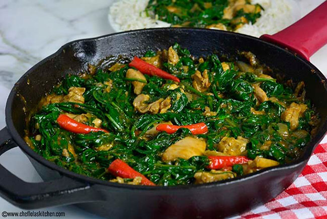 خوراک مرغ و اسفناج سرخ شده خوراک مرغ و اسفناج سرخ شده