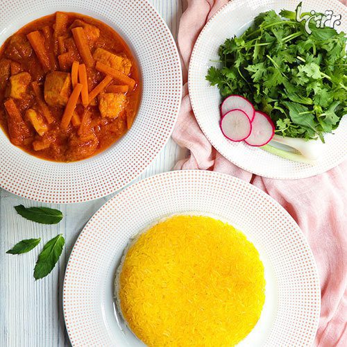 طرز تهیه خورشت هویج با مرغ و آلو، مرحلهبهمرحله طرز تهیه خورشت هویج با مرغ و آلو، مرحلهبهمرحله