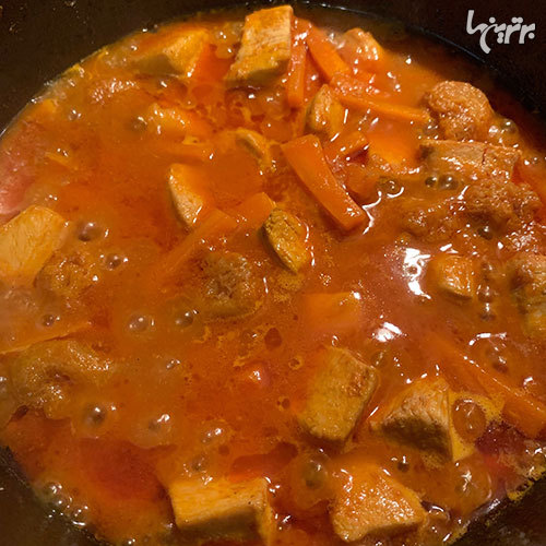 طرز تهیه خورشت هویج با مرغ و آلو، مرحلهبهمرحله طرز تهیه خورشت هویج با مرغ و آلو، مرحلهبهمرحله