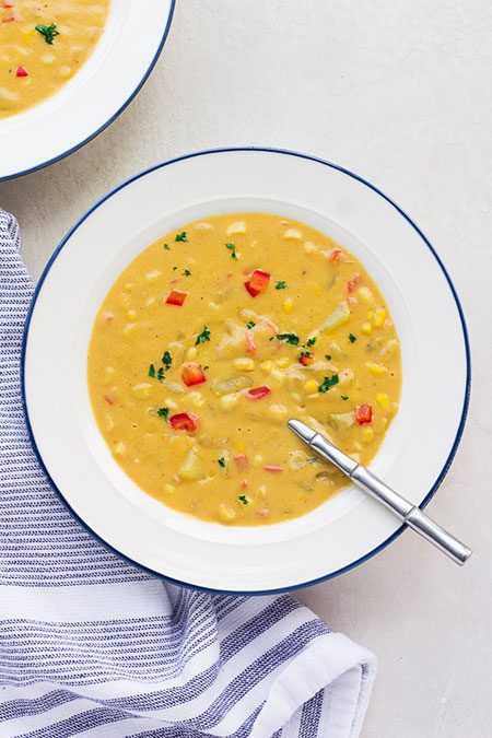 سوپ ذرت غلیظ و خامه‌ای با دو رنگ متفاوت, غذا