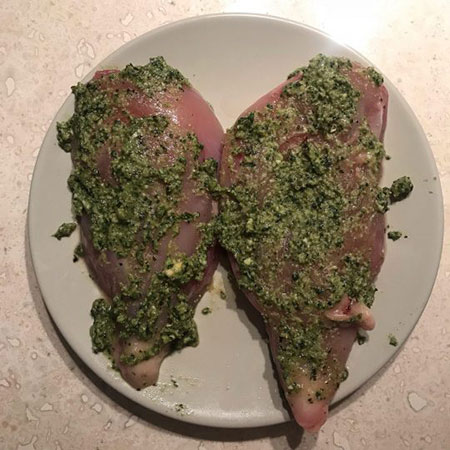 طرز تهیه مرغ با طعم پستو مرحله به مرحله طرز تهیه مرغ با طعم پستو مرحله به مرحله