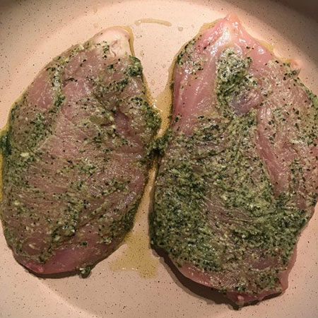 طرز تهیه مرغ با طعم پستو مرحله به مرحله طرز تهیه مرغ با طعم پستو مرحله به مرحله