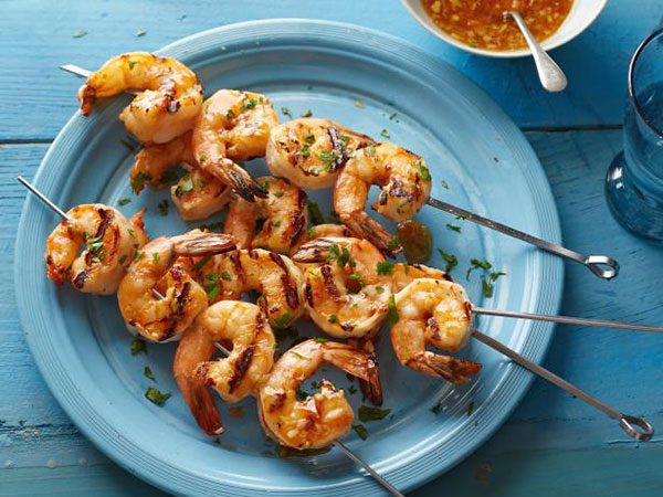 طرز تهیه میگو کبابی به همراه سس مخصوص آن طرز تهیه میگو کبابی به همراه سس مخصوص آن